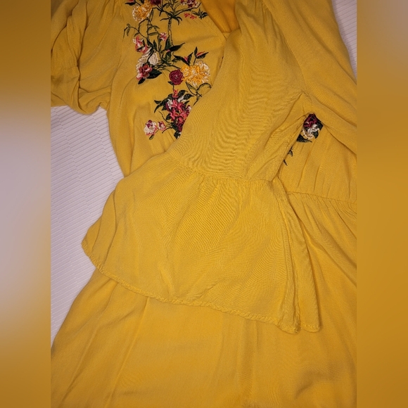 Peach Love California Embroidered Floral Romper sz S - Picture 8 of 9